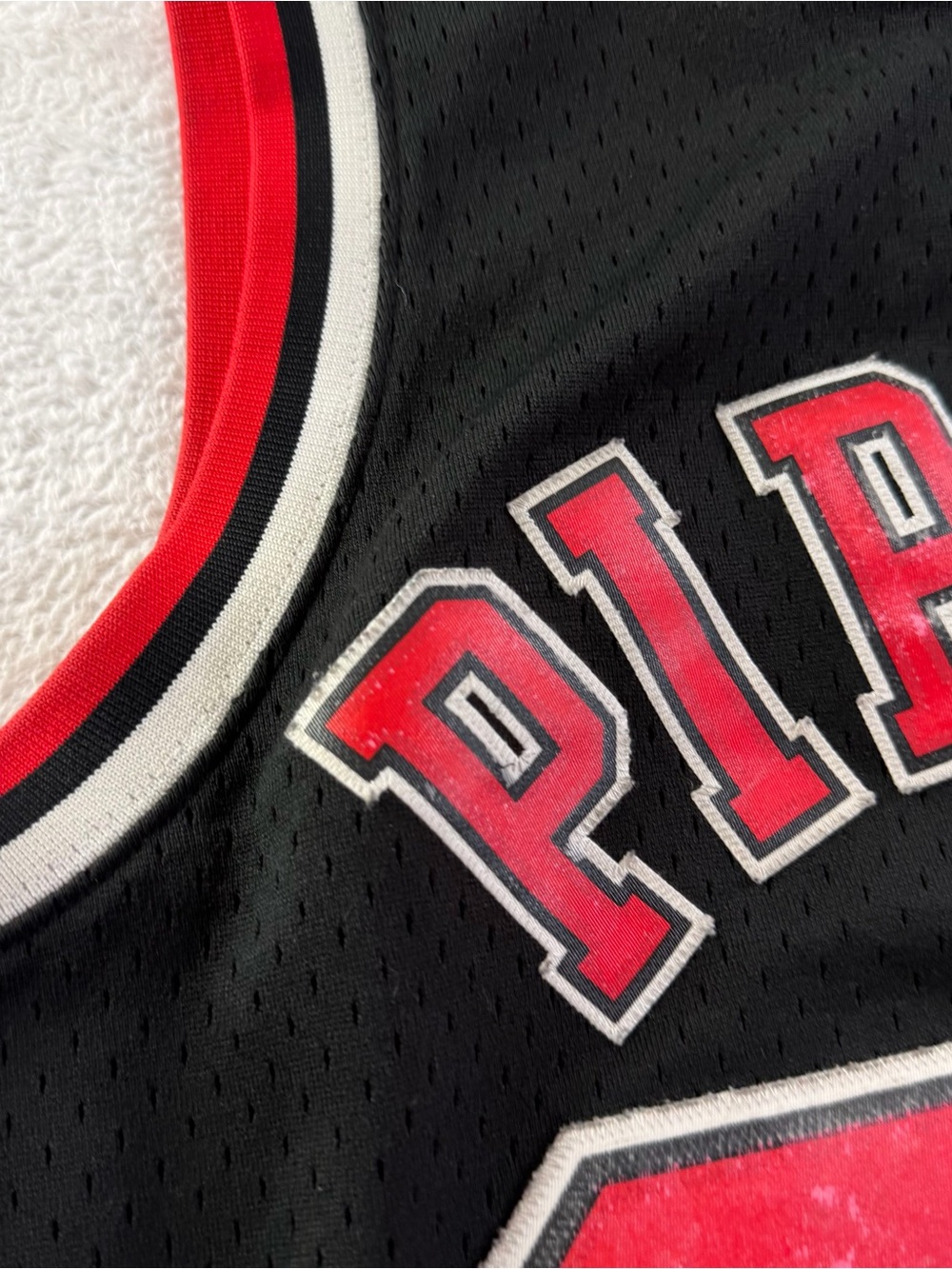 Mitchell & Ness Scottie Pippen Bulls 1997-98 Swingman Jersey M Distressed Stich - Picture 6 of 16